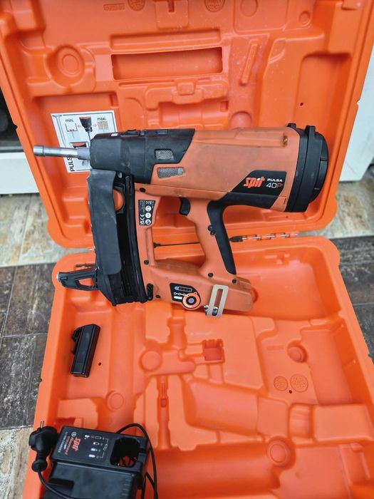 Pistol puscat cuie beton  spit Pulsa 40P+