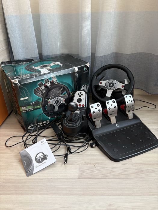 Logitech g25 волан с педали и скоростен лост