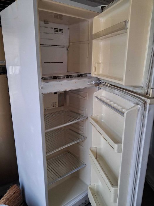 Холодильник ,кондиционер сотилади