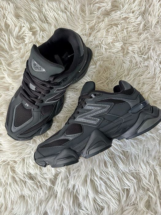 New Balance 9060 Triple Black Нови Черни Маратонки [35-46 Номер]