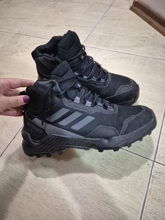 ОБУВКИ номер 40 1\2 от серията Adidas Terrex, носени са броени пъти.