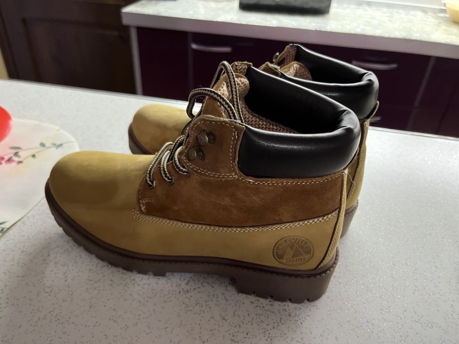 Продавам страхотни зимни боти 40 номер