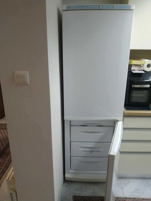 Продавам хладилник CANDY + подарък