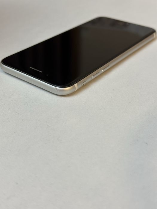 iPhone SE 2020 128GB бял