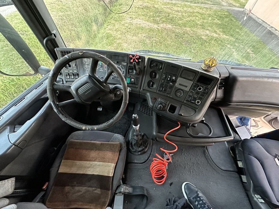 Vand Scania cu macara manipulatoare, foarte putin folosit!!