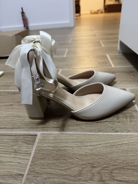 Pantofi cu toc, marimea 36