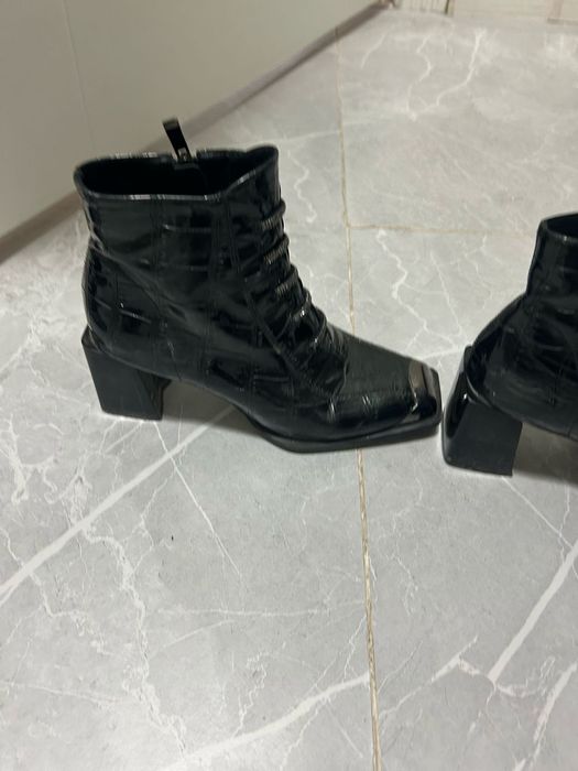 Аяу киім сатылады