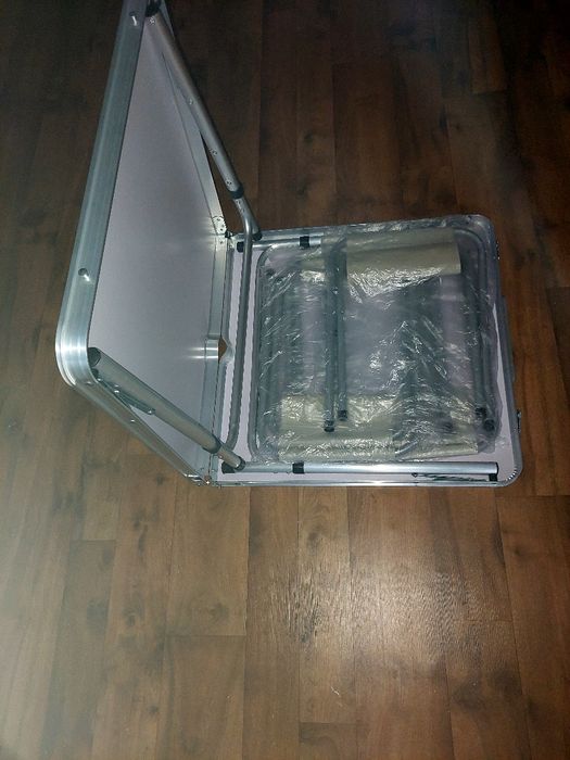 Продам стол со стульями в упаковке