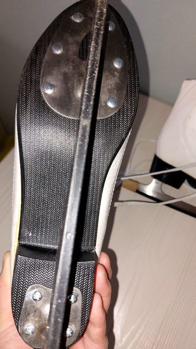 Продам коньки фигурные