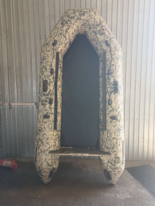 Продам лодку с мотором