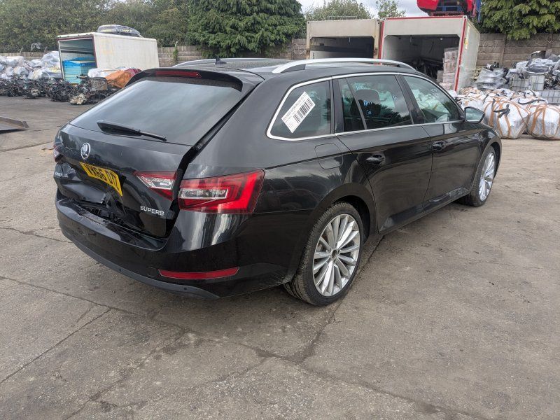 Dezmembrari / Dezmembrez Skoda Superb III Combi (3V5) 2.0 TDI DFCA cutie viteze manuala cod culoare LF9R