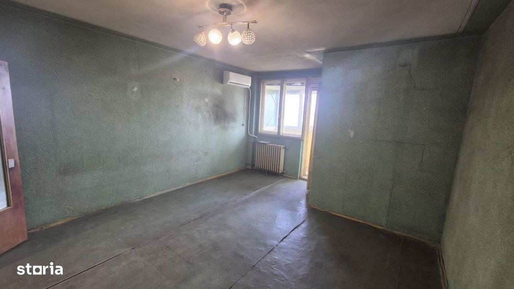 Garsoniera De renovat- An 1978 - Metrou - Costin Georgian