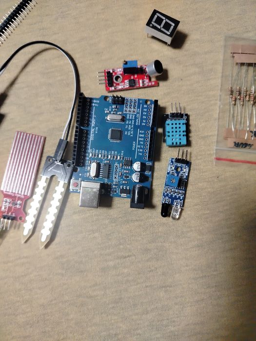 Базов стартов комплект за програмиране Arduino UNO