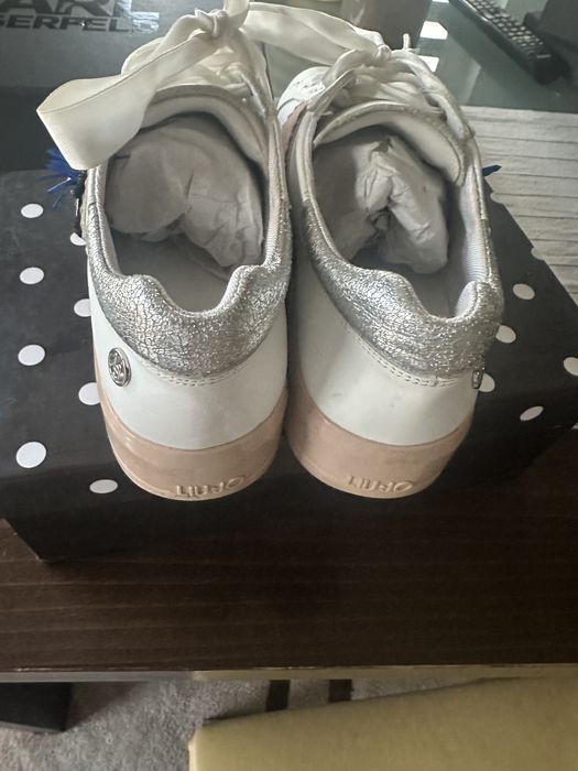 Дамски кецове