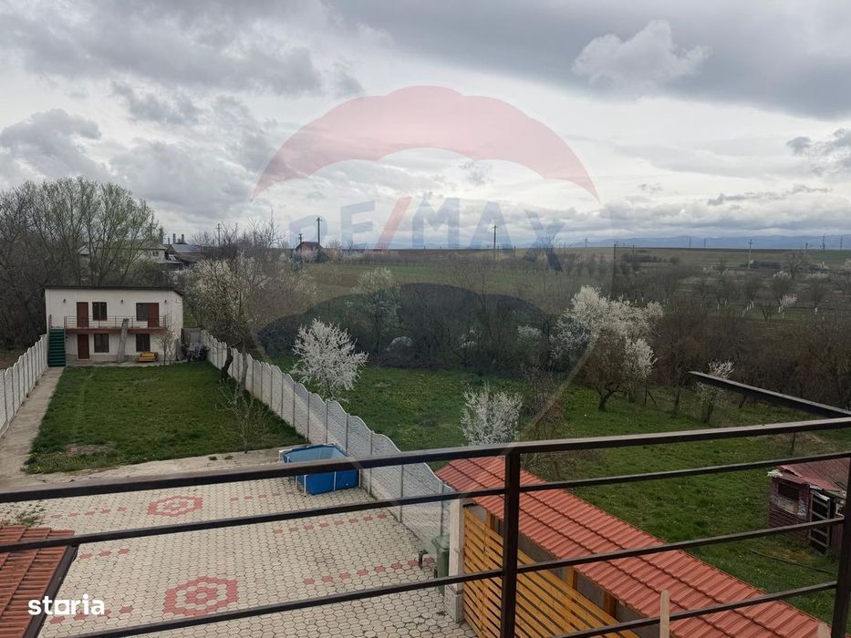 Casă + anexă cu terasă și grătar – 750 mp teren, Pricaz