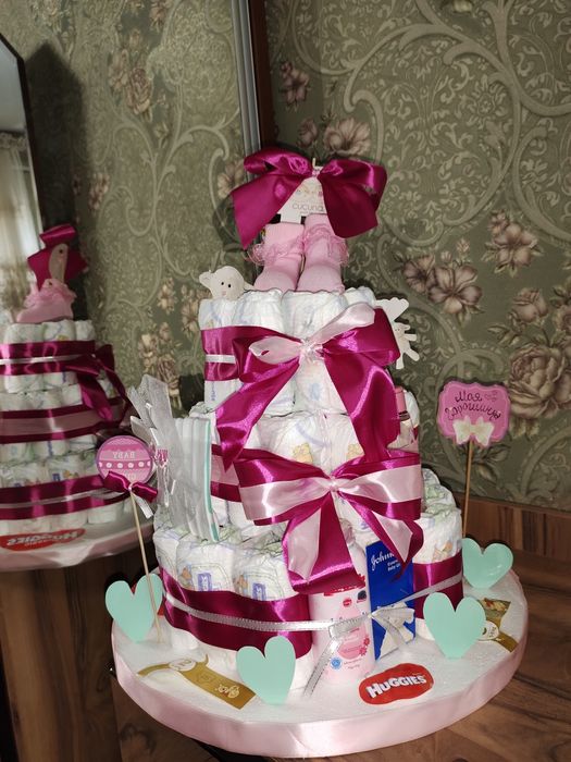 Торт из памперсов шикарный подарок новорожденным