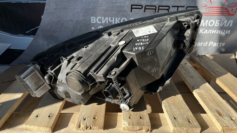 2 броя десен и 1 брой ляв фар Seat Ateca Cupra Facelift 2020-