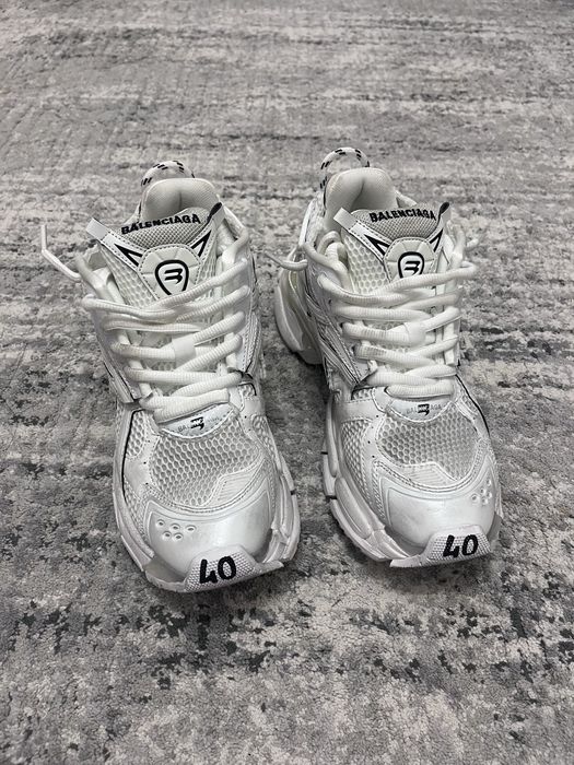Продам Balenciaga Runner белые