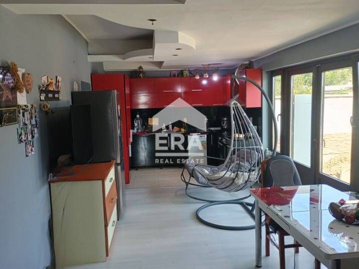 ЕКСКЛУЗИВНО! Обзаведена едноетажна къща с басейн, в кв."Рилци" гр. Доб