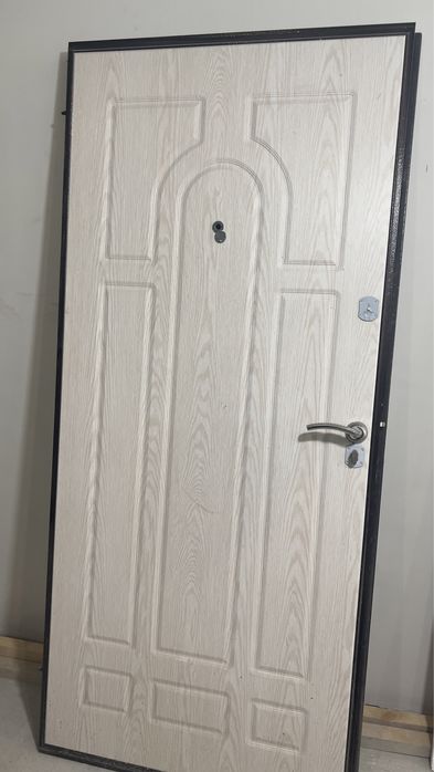 Металическая дверь б/у