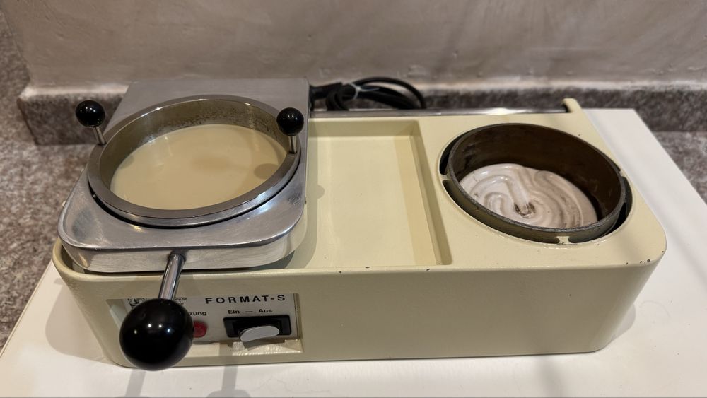 Термоформовъчна машина Schütz Dental Format S за изтегляна на шини. S