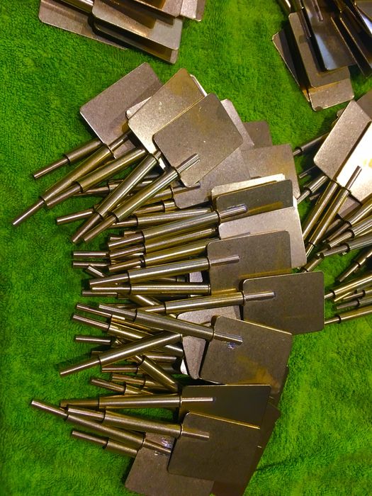 Carme navomodel din alama vopsite in camp electristatic la cerere.