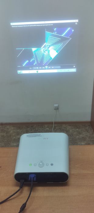 Продам проектор Sony VPL-es7