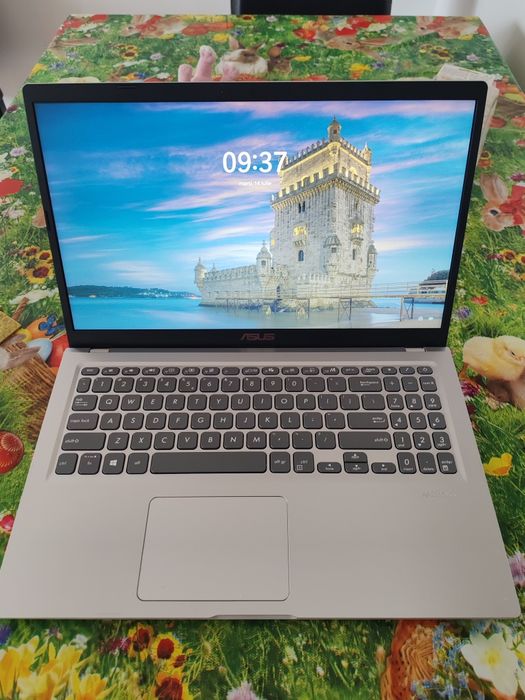 Vând laptop asus în stare bună de funcționare