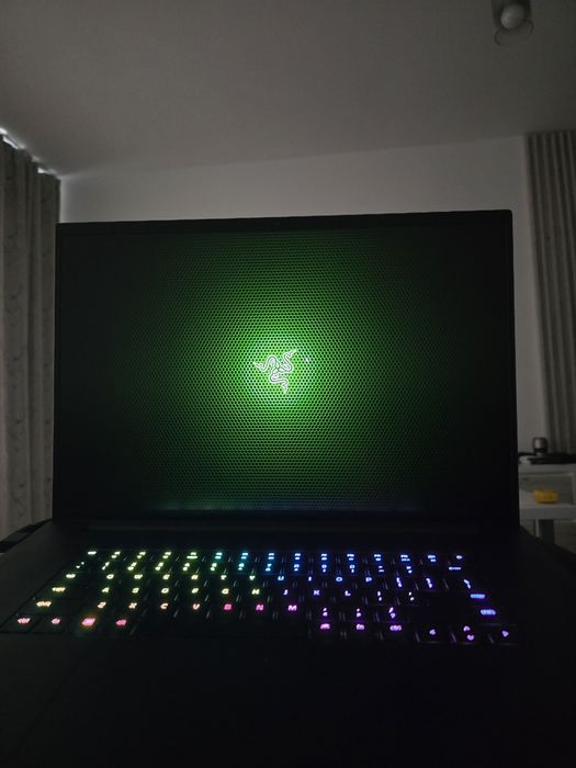 Razer Blade 18 – i9-14900HX / RTX 4080 12GB / 32GB RAM / 1TB SSD / Mini-LED 18" Laptop Gaming workstation
