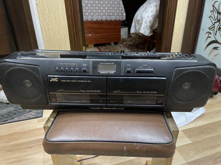 Продается магнитофон джи ви си Япония