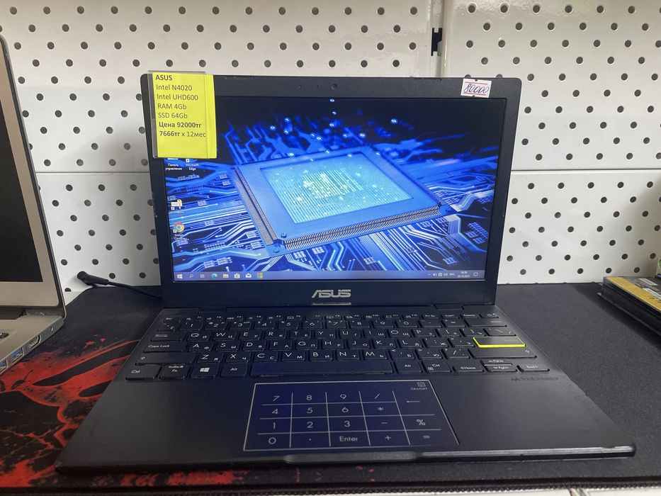 нетбук Асус тонкий и легкий