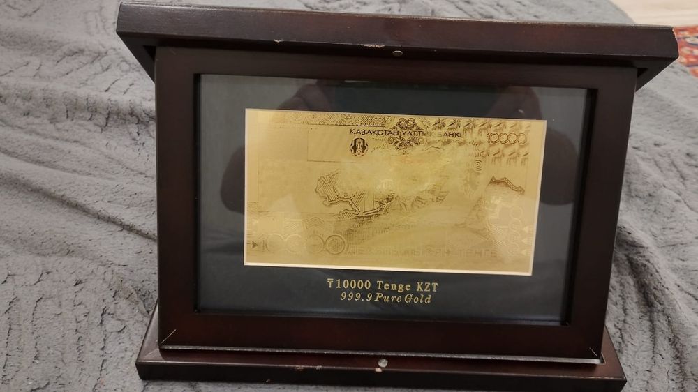 Золотые 10000 тг