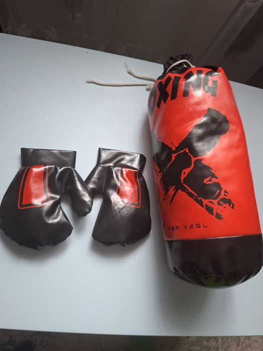 Set sac de box si mănuși prntru copii