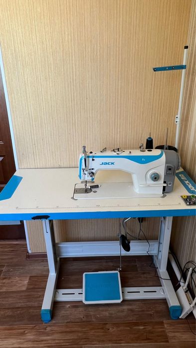 Продам швейную машинку