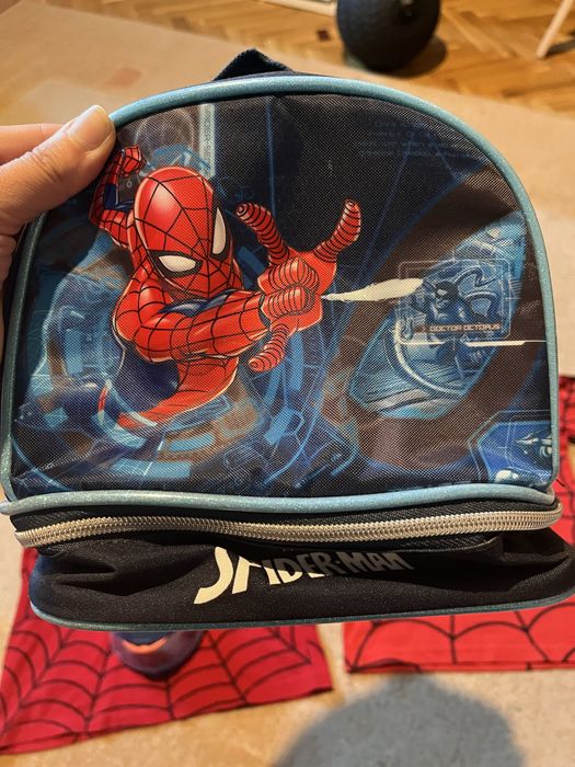 Сет 2 блузи spiderman, лампа и прожектор spiderman и чанта spiderman