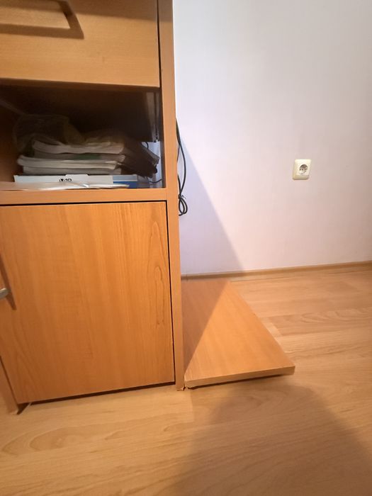 Бюро за компютър със шкафчета