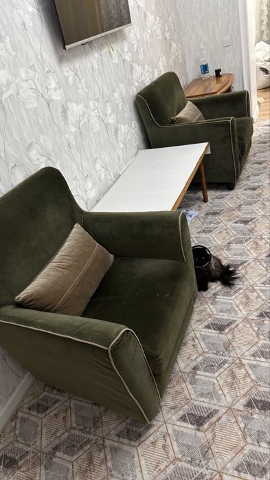 Диван раскладыается + 2 кресла + 5 подушек продается