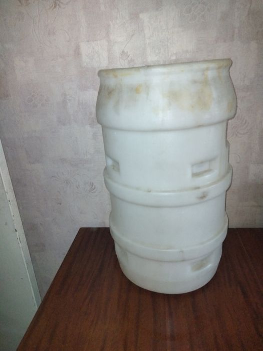 Продам бочок пластмассовый.