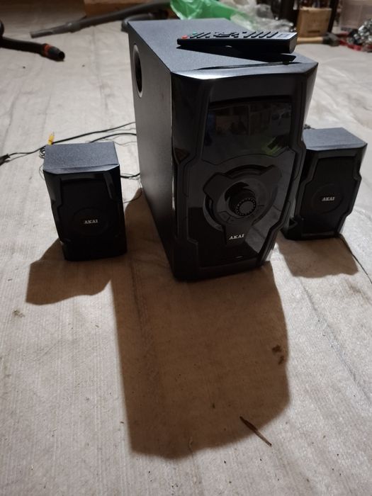 Sistem audio 2.1 Akai SS033A-3110 (Subwoofer + 2 boxe, telecomandă)