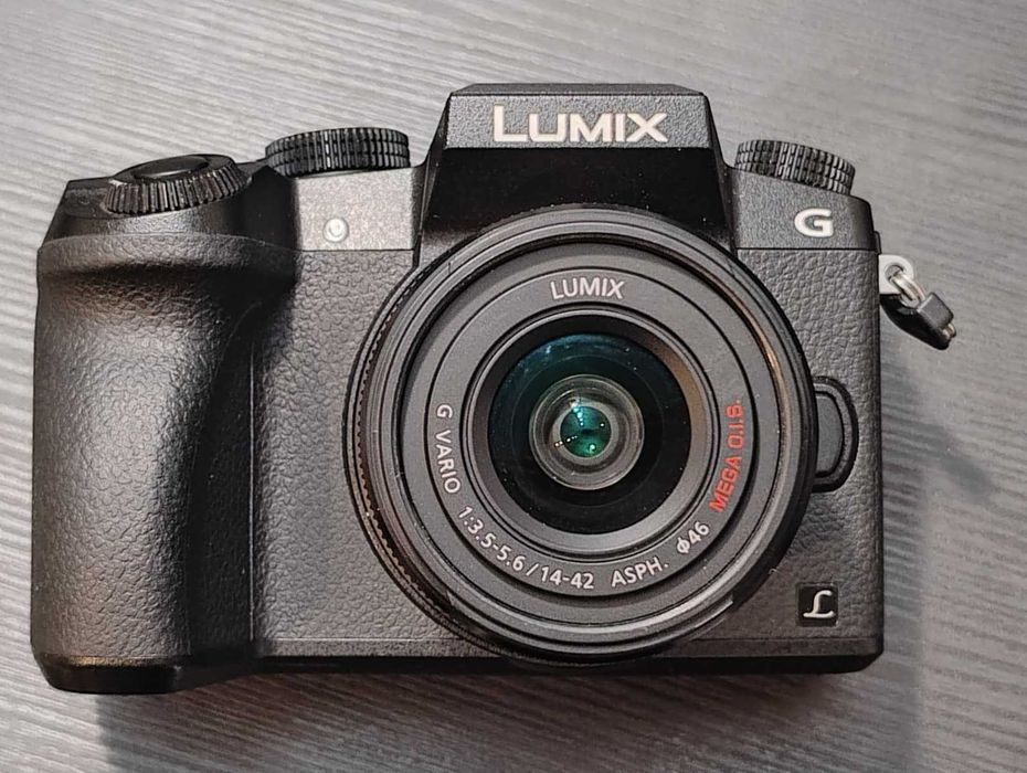 Panasonic Lumix G7 + Obiectiv 14-42mm | Doar 4000 cadre | 3 Acumulatori | Cutie | Impecabil