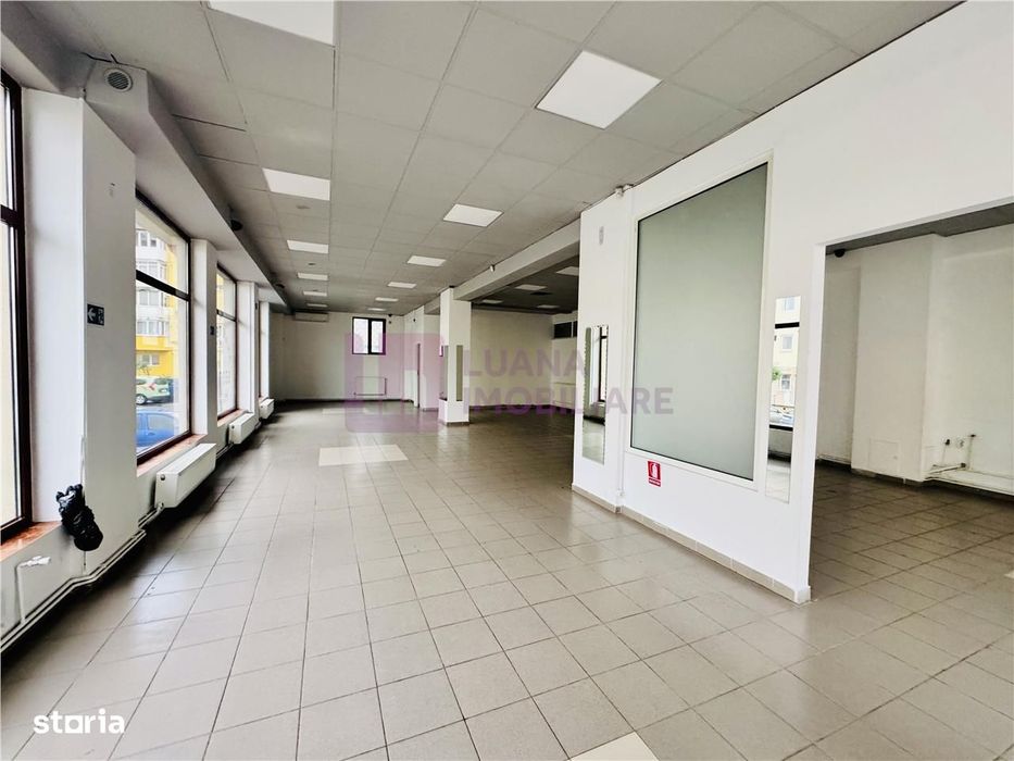 Spatiu comercial 177 mp | zona Strand | vitrine la strada