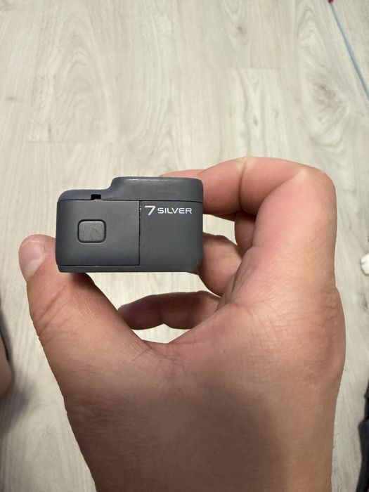 GoPro 7 Silver arata foarte bine