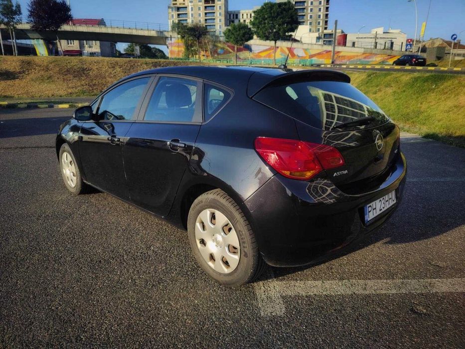 Opel Astra J 2012 *achizitionata Romania *carte service *pret neg