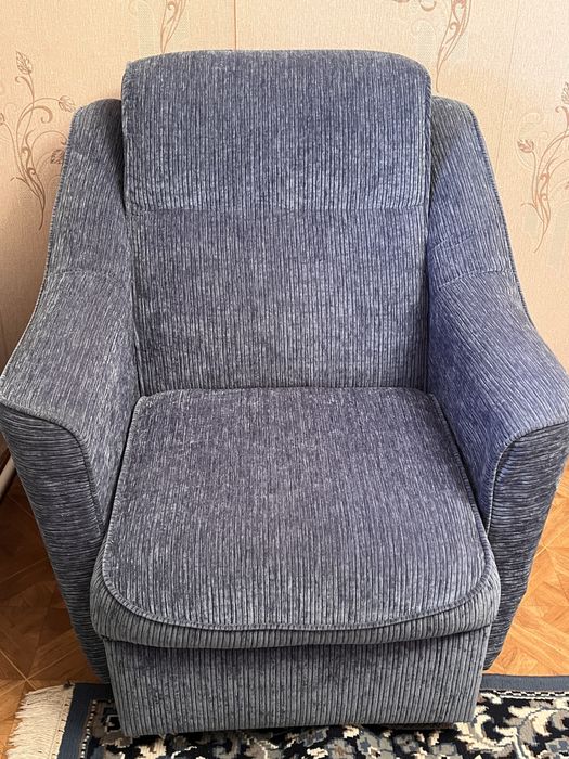 Продам диван с креслами