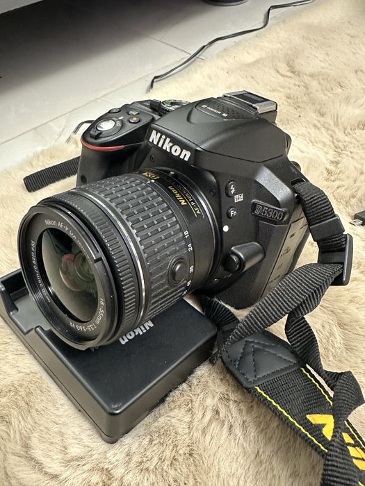 Nikon D5300 + obiectiv AF Full Pack
