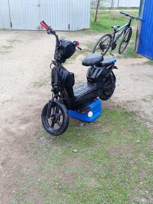 В камплекте есть зеркала и корзина. Шлем в подарок!
