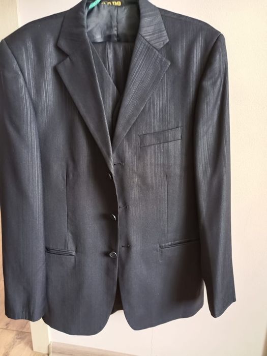 Продам Кастюм тройка