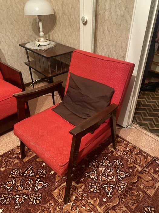 Продается диван и два кресла