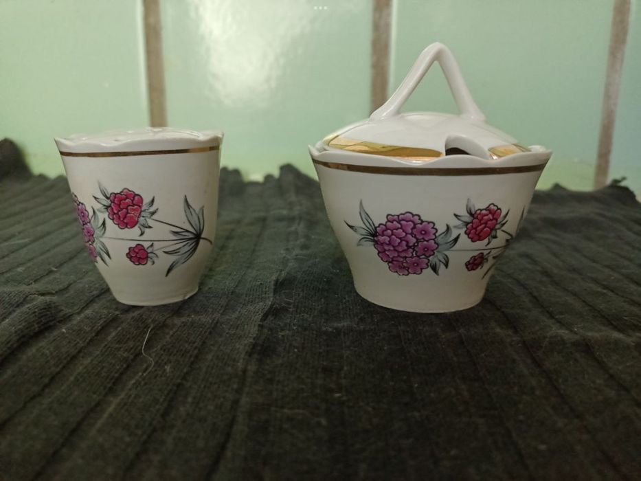 Солонка и горчичница