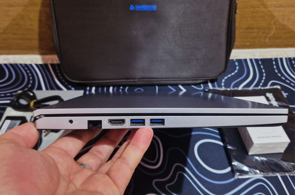 Acer Core I5, ssd512,ozu16 12 gen IRIS-XE!